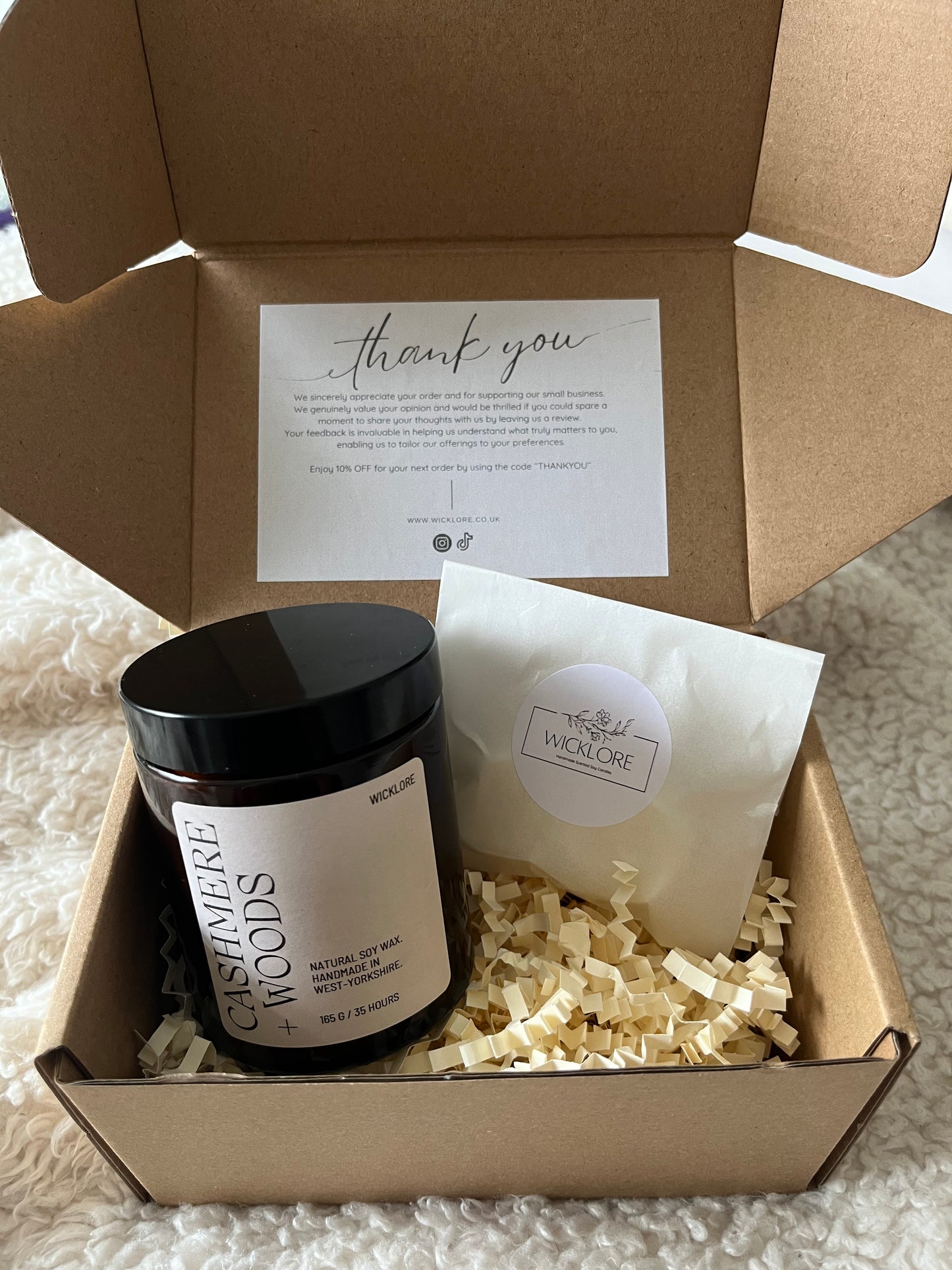 CASHMERE + WOODS - Scented Soy Candle