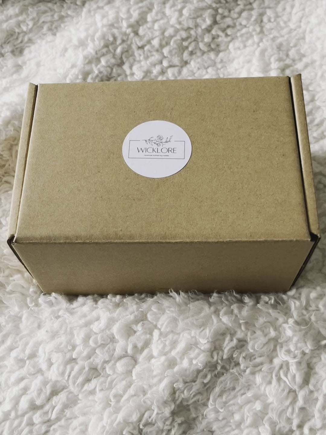 CASHMERE + WOODS - Scented Soy Candle